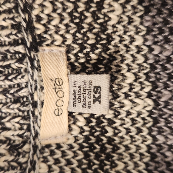 Urban Outfitters patterned cardigan - Picture 2 of 6